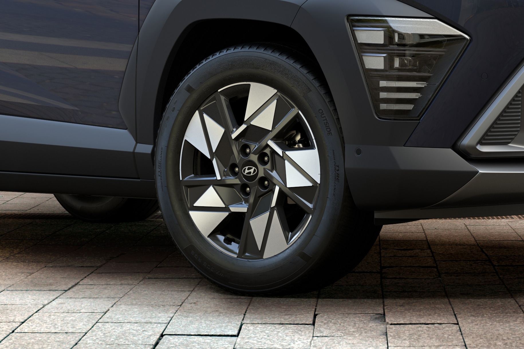 A close-up view of one of the alloy wheels of the all-new Hyundai KONA Hybrid.